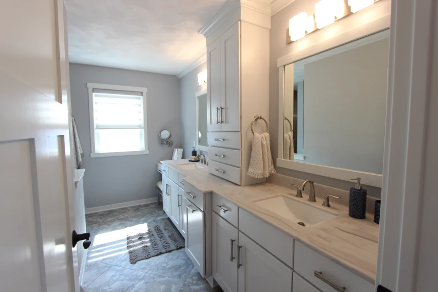 Double vanity in bathroom
